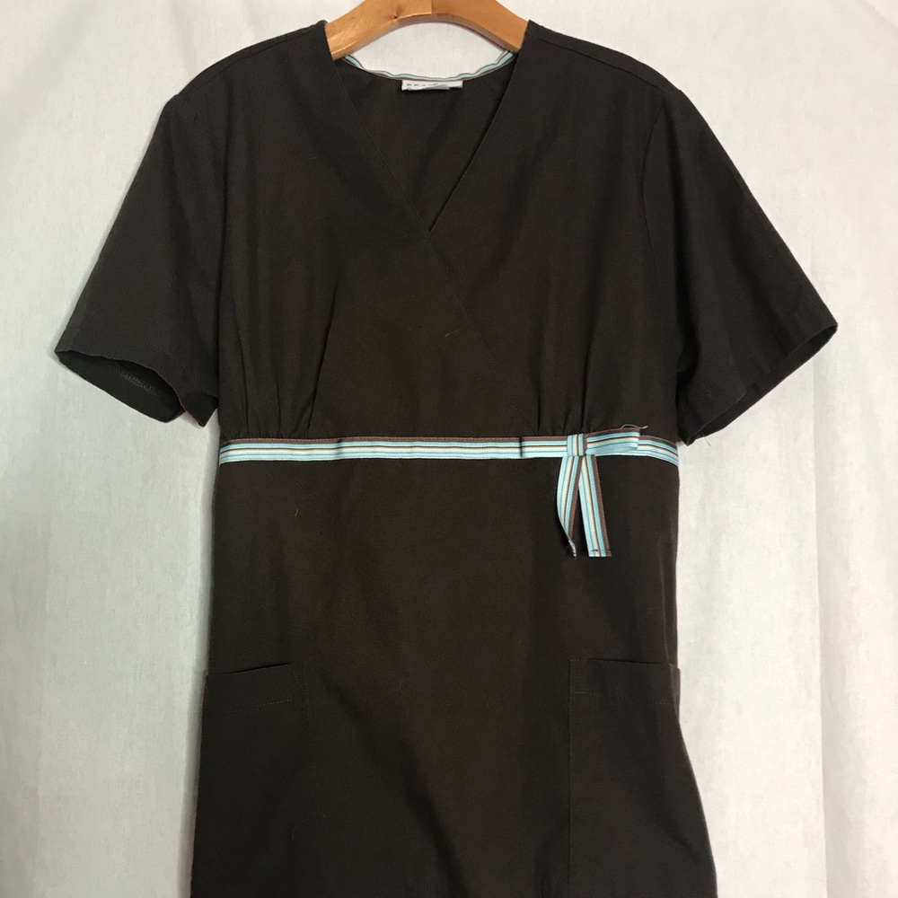 🌟SALE🌟Scrub Top by Peaches